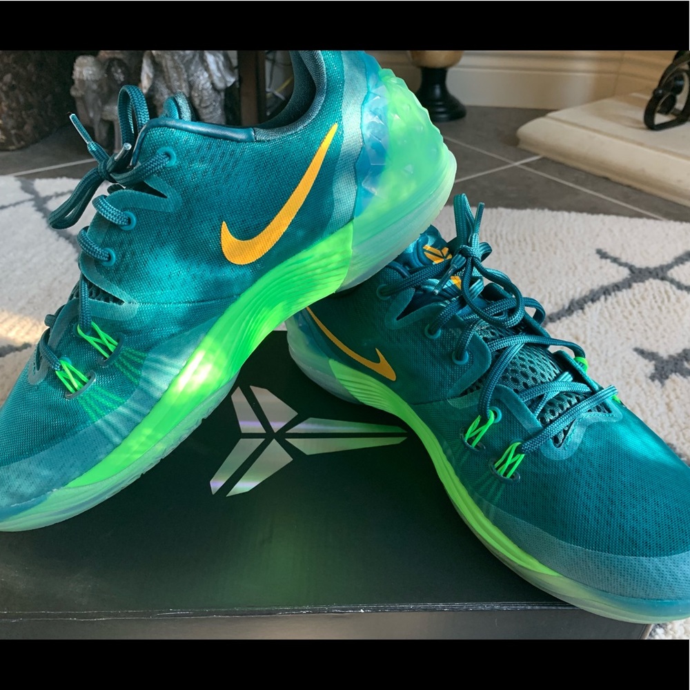 **SOLD**Zoom Kobe 5 Men's Basketball Shoes
